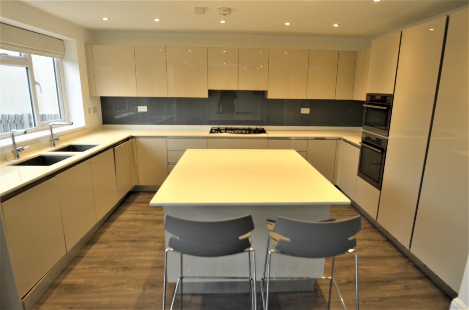 Edgwarebury Lane, Edgware
